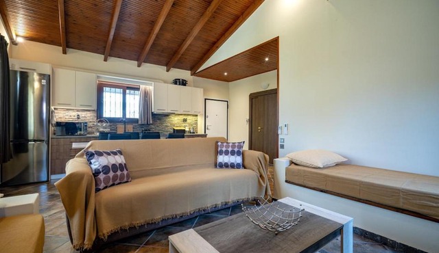 Seaside Serenity Retreat - Nea Makri by ΜΡS