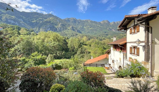 Self catering Perunea for 10 people in Intza