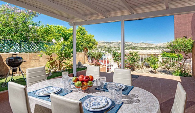 Set in Archangelos, 2.7 km from Stegna Beach and 19 km from Lindos Acropolis.