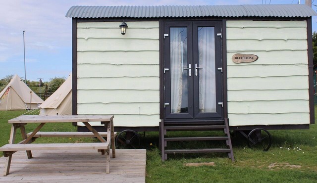 Shepherds Hut - Double - Ensuite in Durrington