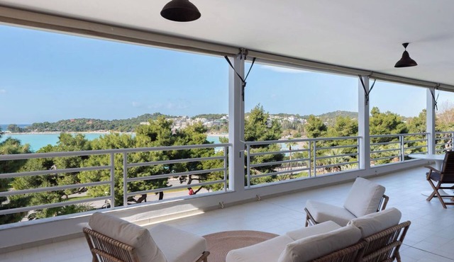 South Blue Seafront Vouliagmeni spacious Apartment