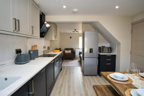 Spacious 4 Bed House Sleeps 6 Parking Garden in Loughborough in Normanton upon Soar