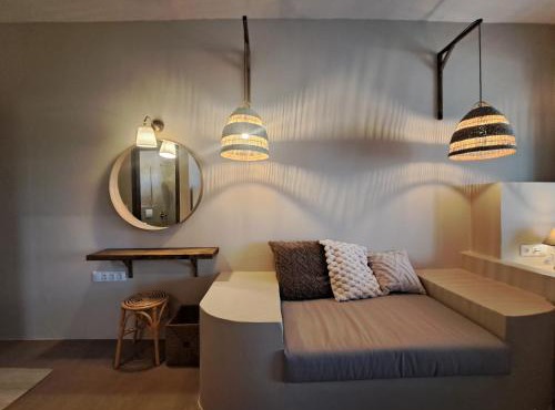 Stay with Maira at Moonlight