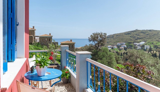 Stenies' Nook Apartment with Sea View, Shared Garden & Wi-Fi