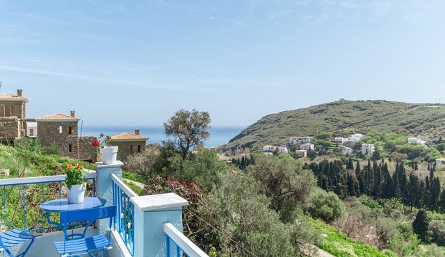Stenies' Nook Family Home Apartment with Sea View, Shared Garden & Wi-Fi