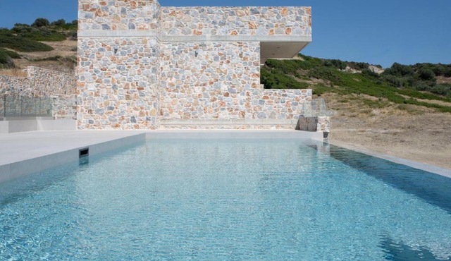 Stone Luxury Suites