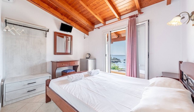 Studio Apartment 'Alex Bar Apartment 11' with Sea View, Wi-Fi and Air Conditioning