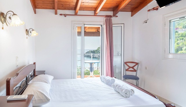 Studio Apartment 'Alex Bar Apartment 12' with Sea View, Wi-Fi and Air Conditioning