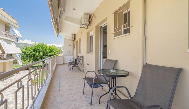 Studio Apartment 'Flo's 4' with Shared Garden, Wi-Fi and Air Conditioning
