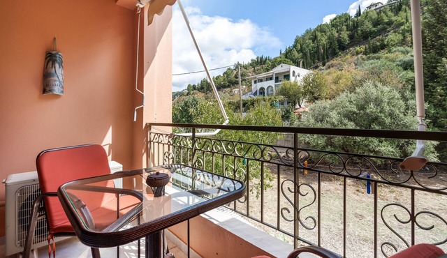 Studio Apartment 'Nontas Homes 34' with Mountain View, Wi-Fi and Air Conditioning
