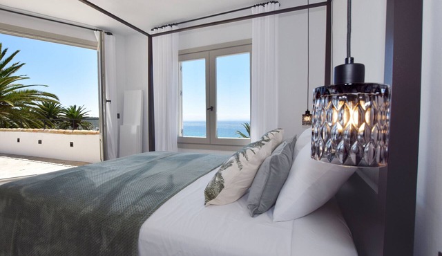 Stunning newly renovated villa with views of Playa de los Alemanes. 10 PAX in Tarifa