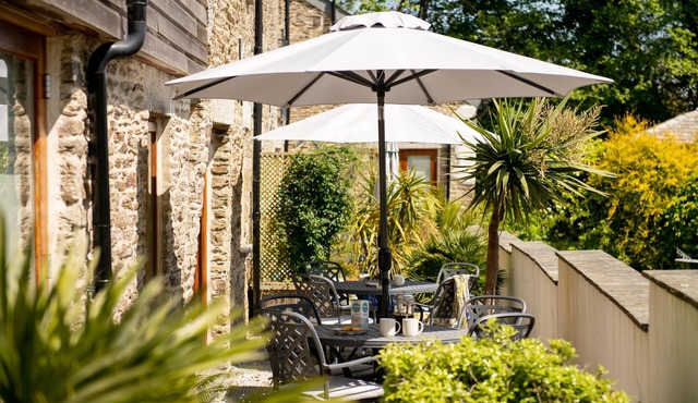 Stylish Barn Conversion, Hot Tub & EV charger - An ideal family and friends get away in Looe