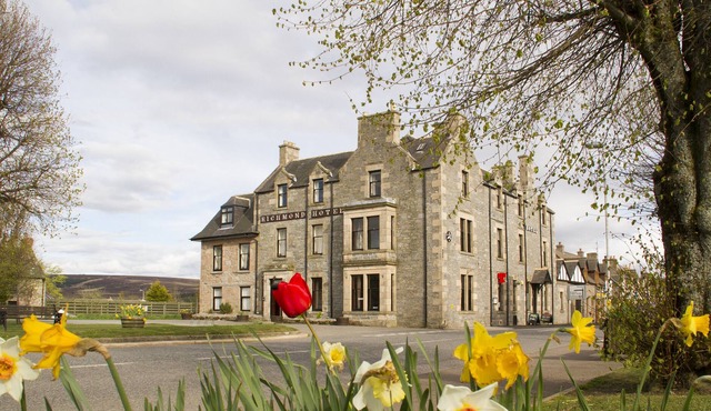 Substantial Highland hotel in the Village of Tomintoul