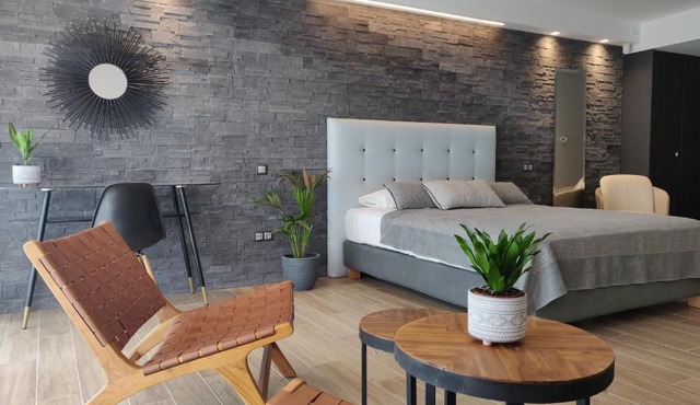 Sunny new lovely apartment 60 meters from the metro