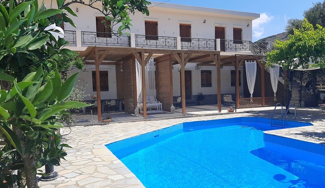 Terre Cretoise Villa with private pool