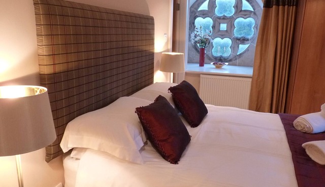 The Ross, apartment in former monasterty on the shores of world famous Loch Ness in Fort Augustus
