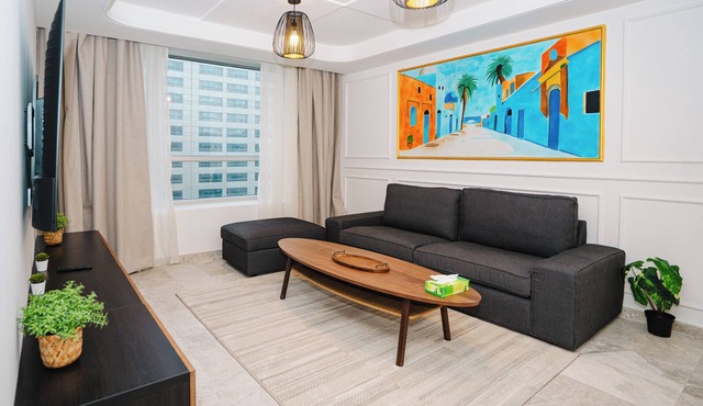 Top-floor 2-bedroom apartment, stunning beach views, just a 3-minute walk to the beach, train, mall. in Tangier