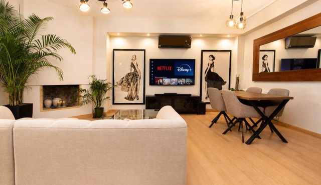 Top Floor Apartment near The Mall Athens - Private Parking