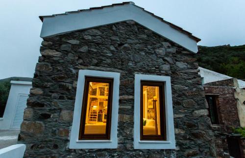 Traditional stone build country house Shale in Voutás