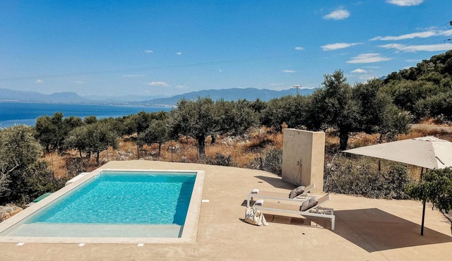Vacation home with incredible panoramic sea views, ideal for workation