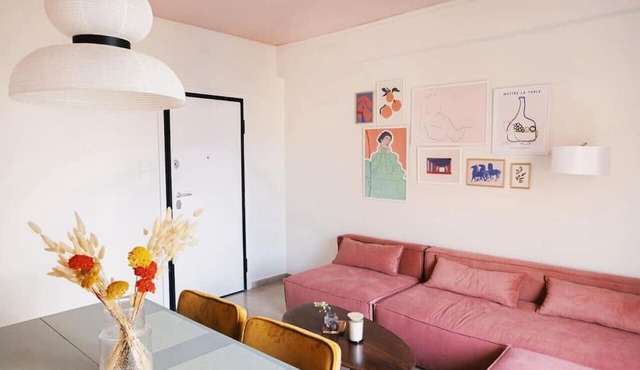 Vibrant Retreat Funky Style & Acropolis View!