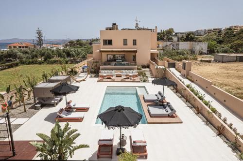 Villa Agali - "Free" heated pool & 70m to Sea!