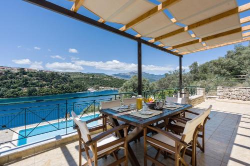 Villa Alex Meganisi - Luxury villa with private pool, seaviews, beach closeby
