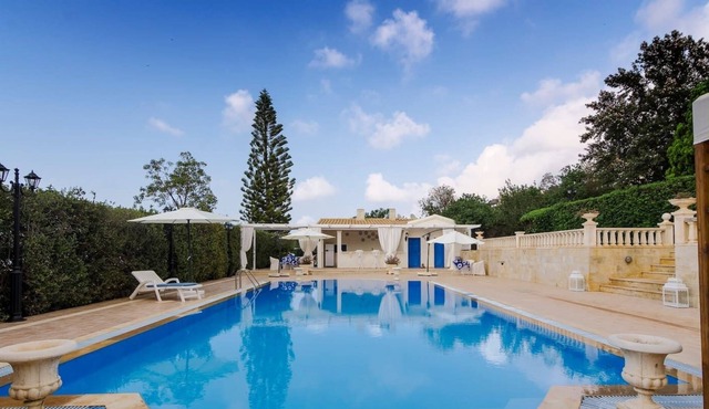 Villa Aphrodite- Communal Pool-WiFi-A/C