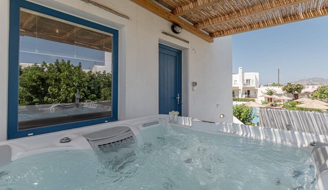 Villa Aurelis, Private Outdoor Hot Tub, Furnished Terrace, Shared Pool, Naxos