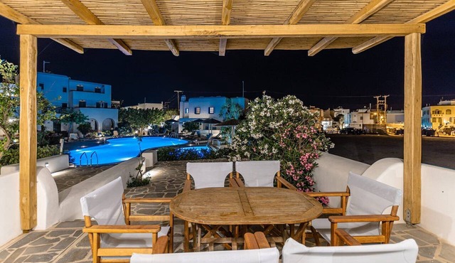Villa Calivion, Private Outdoor Hot Tub, Furnished Terrace, Shared Pool, Naxos