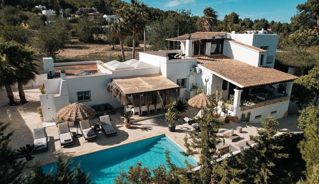 Villa 'Carol' with Private Pool, Wi-Fi and Air Conditioning in Illes Balears