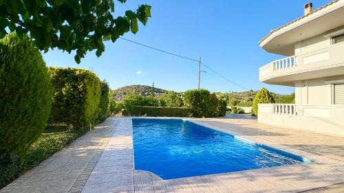 Villa Georgia With Pool