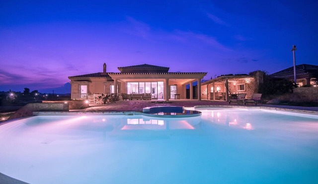 Villa in Peloponnese by Petrothalassa Beach