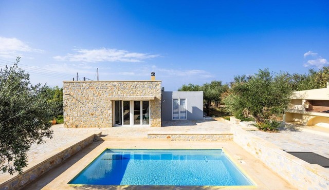 Villa Omega - Two Bedroom Villa, Sleeps 4