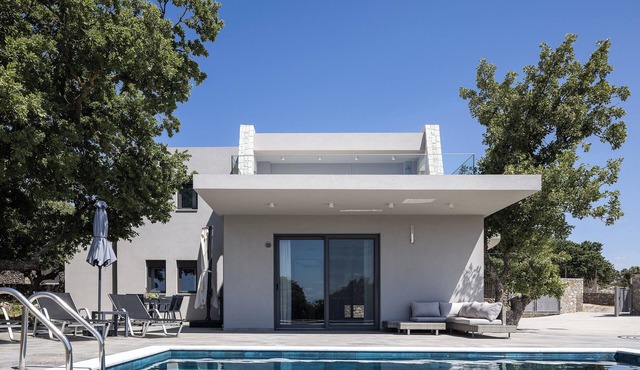 Villa Pipina, a tranquil retreat near a traditional village