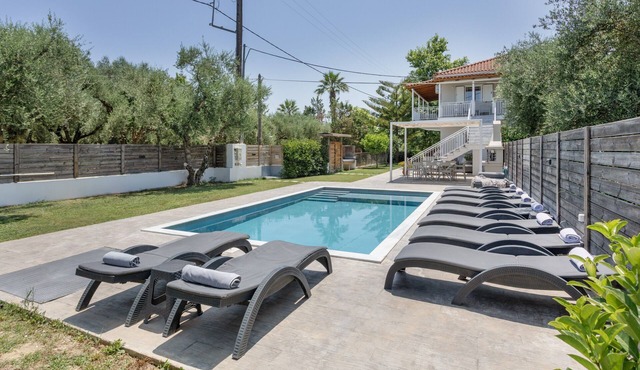 Villa 'Ruvelis' with Mountain View, Wi-Fi and Air Conditioning