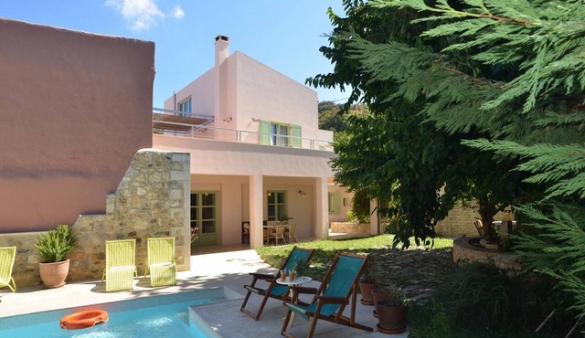 Villa Verde Petra - Three Bedroom Villa, Sleeps 6