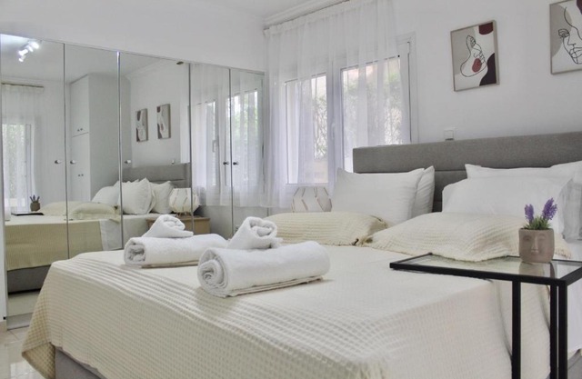 Bright and Peaceful Apartment near Varkiza beach