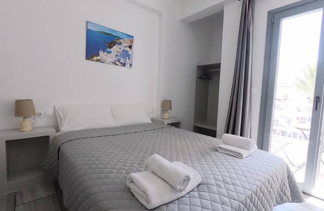 Deluxe Double Room 30 meters from Perissa Beach