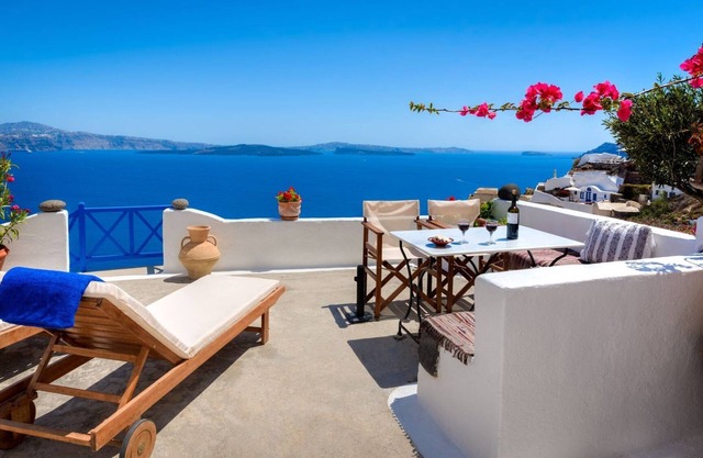 Deluxe Santorini Villa | Villa Classic | 1 Bedroom | Wonderful Sea Views | Oia