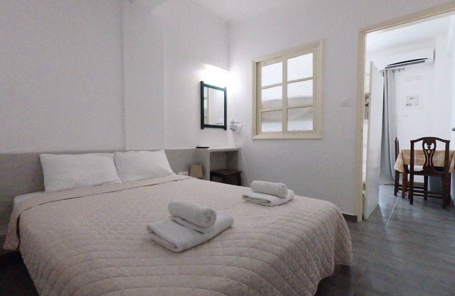 Economy 4 persons Studio 30 meters from Perissa Beach