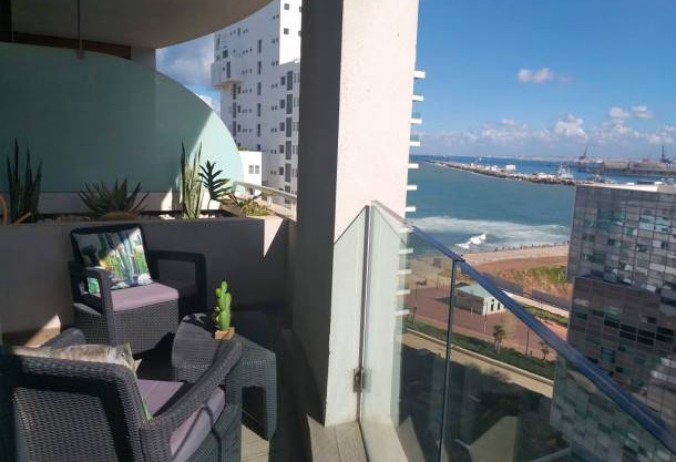 One bedroom appartement with sea view, enclosed garden and wifi at Casablanca