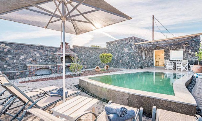 Exomytis Villa | 110 m² Villa ∙ 2 bedrooms ∙ 6 guests