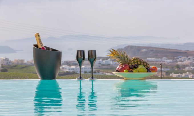 Santorini Villa | 120 m² Villa ∙ 3 bedrooms ∙ 8 guests