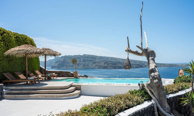 Oia Resort | 135 m² Resort ∙ 4 bedrooms ∙ 127 guests