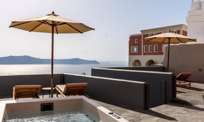 Fira Villa | 150 m² Villa ∙ 2 bedrooms ∙ 6 guests