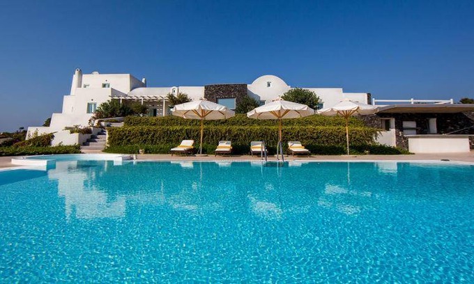Akrotiri Villa | 320 m² Villa ∙ 5 bedrooms ∙ 10 guests