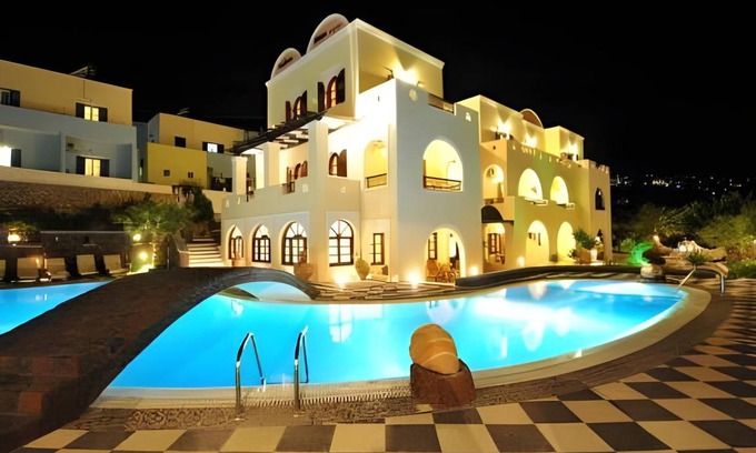 Fira Hotel | 38 m² Hotel ∙ 127 guests