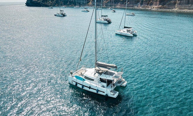 Vlychada Boat Rental | 65 m² Houseboat ∙ 4 bedrooms ∙ 8 guests