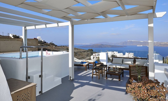 Akrotiri House | Admiral's House with Terrace Jacuzzi and amazing Caldera views, Family friendly